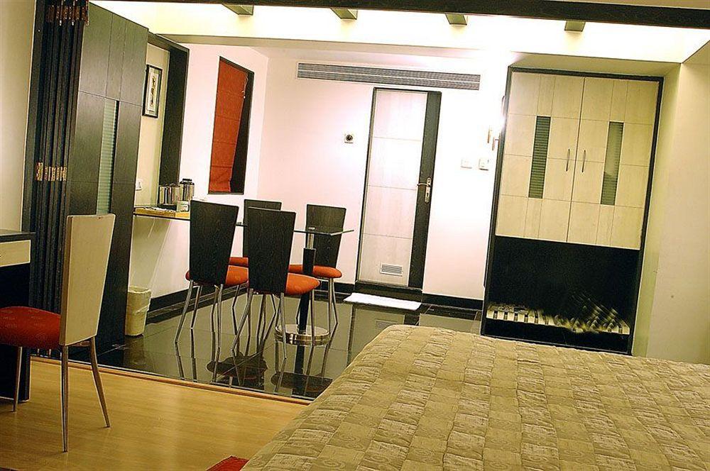 Ramee Guestline Hotel Khar Bombay Eksteriør billede