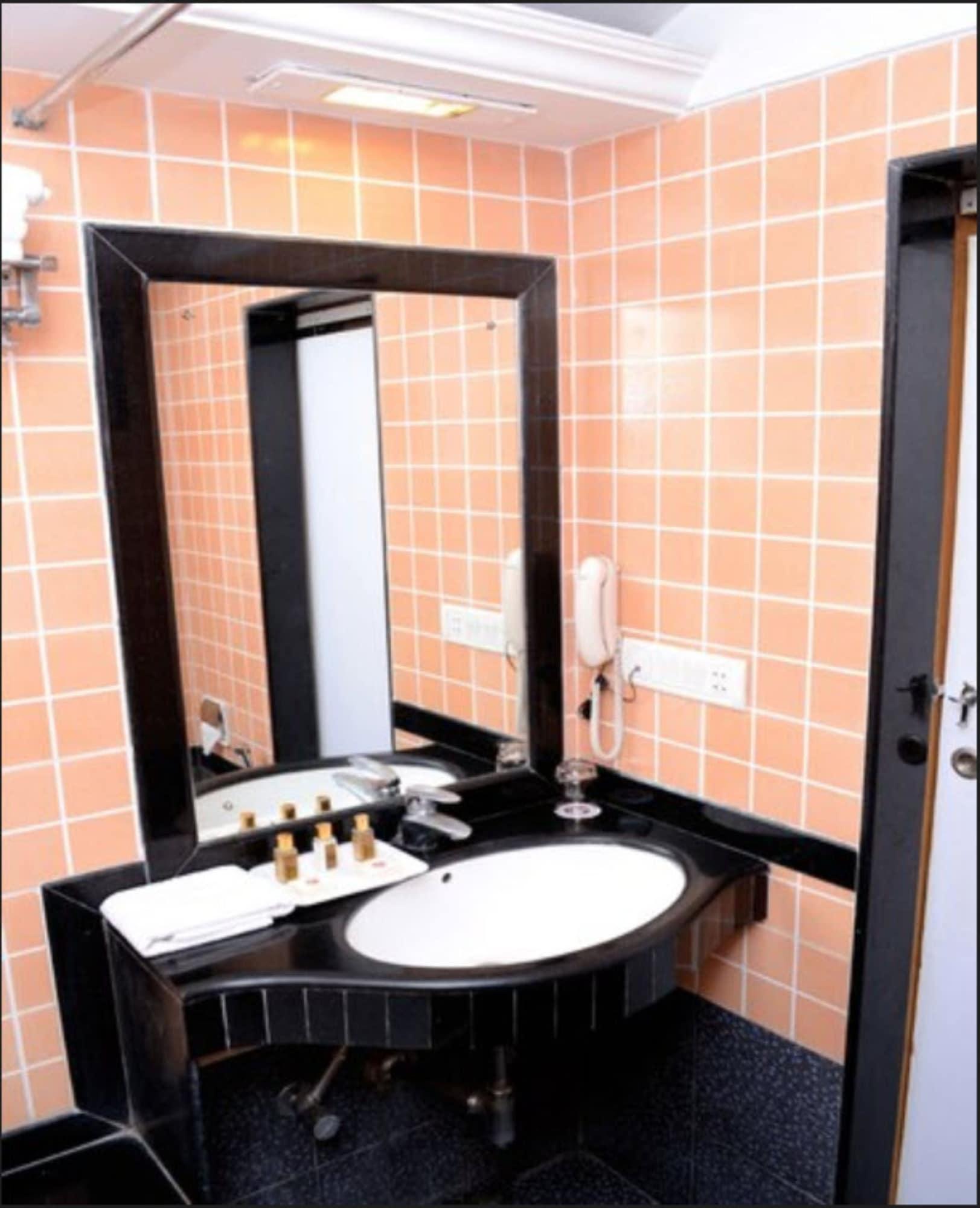 Ramee Guestline Hotel Khar Bombay Eksteriør billede