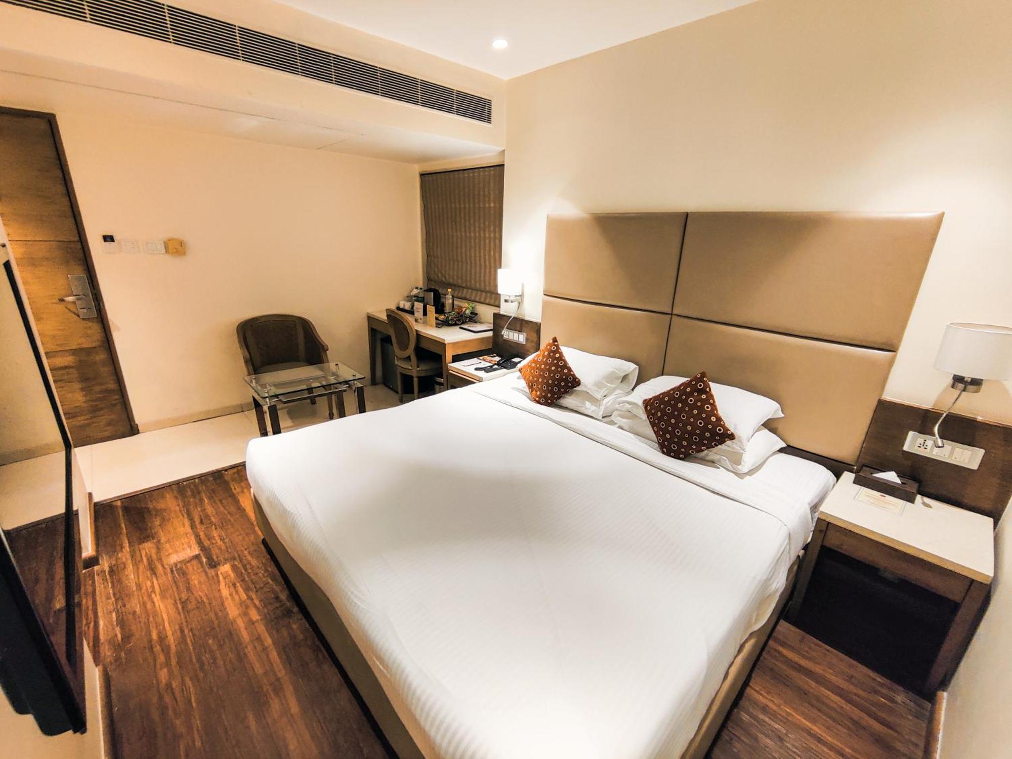 Ramee Guestline Hotel Khar Bombay Eksteriør billede
